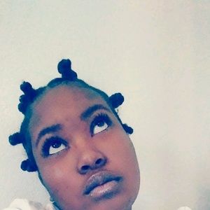 Meet your Posher, Leeshanea